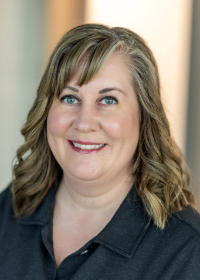 Amy Larson headshot